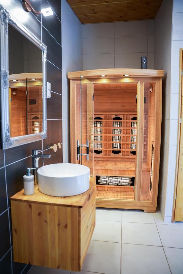 Várkert Deluxe Apartmanház Miskolc Exterior foto