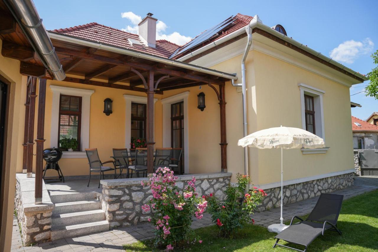 Várkert Deluxe Apartmanház Miskolc Exterior foto